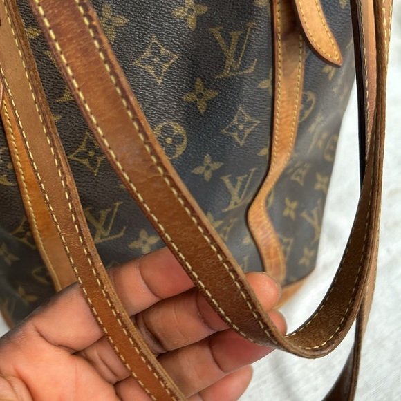 Authentic Louis Vuitton Monogram Bucket GM Shoulder Tote Bag - Picture 7 of 14